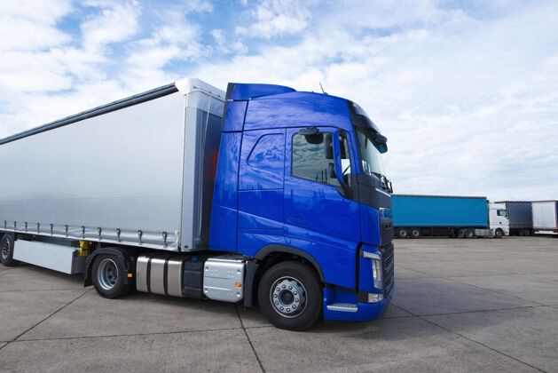 职业卡车长车辆准备交付和运输拖车运输柴油