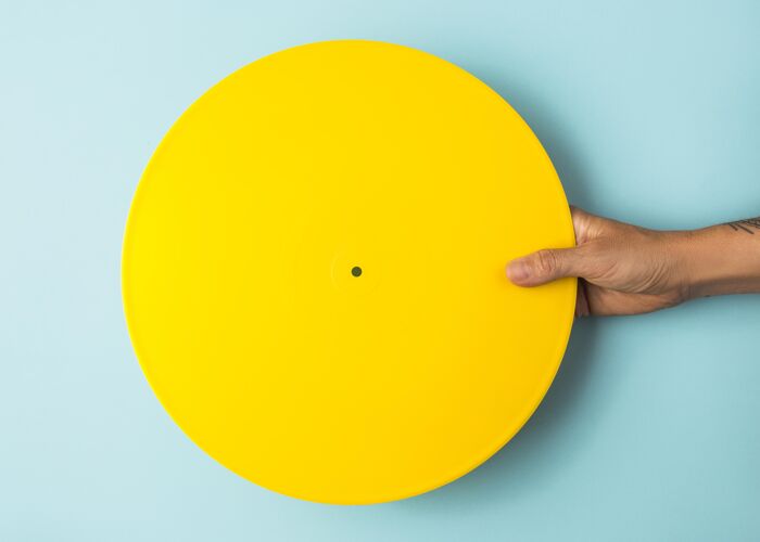 静物黄色乙烯基漆顶部安排作曲