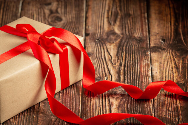 礼物木制背景上有红丝带蝴蝶结的礼物盒礼品盒盒子礼物